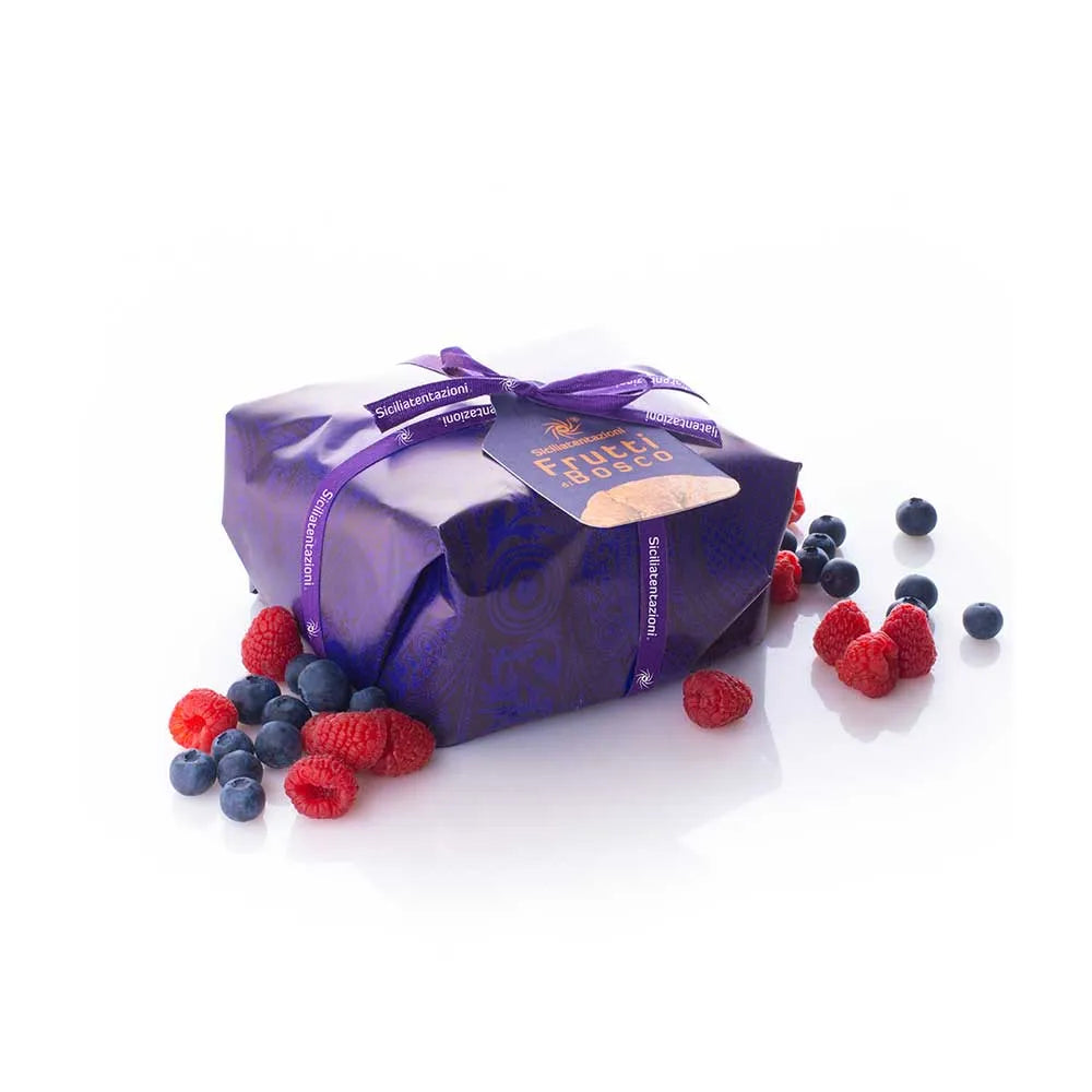 Panettone glassato al cioccolato bianco con frutti di bosco